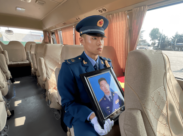 河南籍抗洪烈士周昆训今日安葬