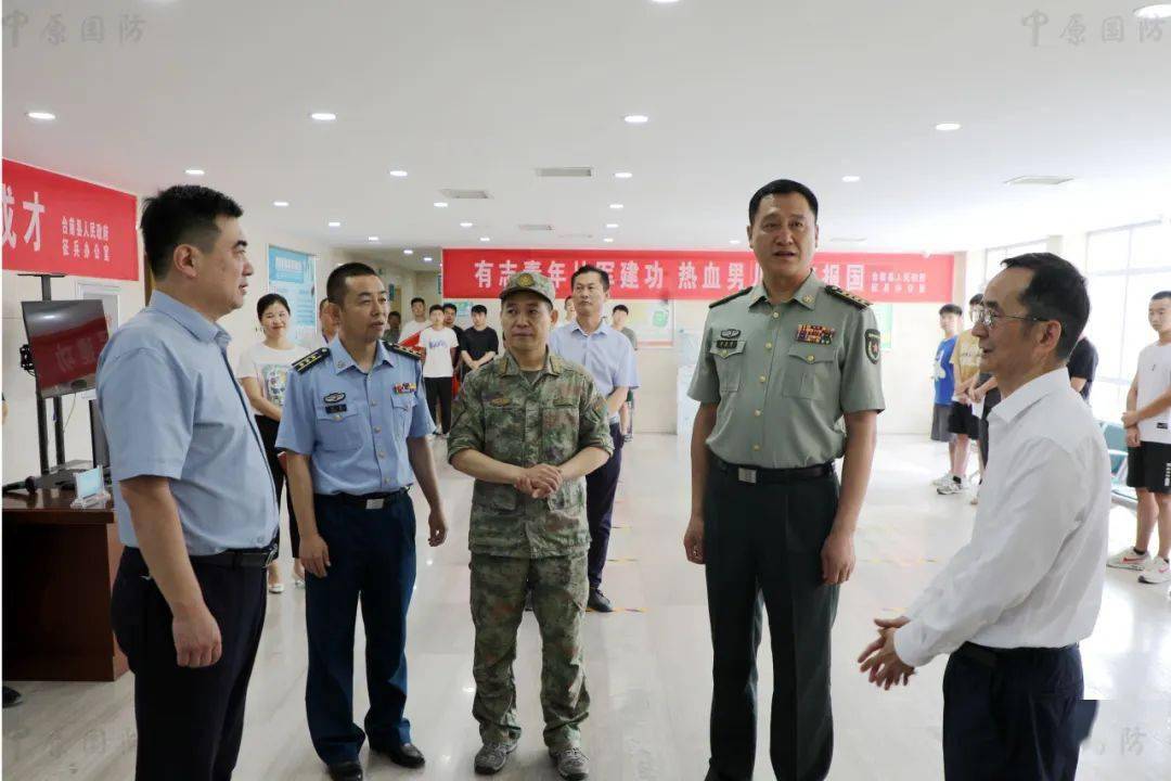 濮阳军分区大校司令员李本涛,大校副司令员曲国辉分别到各县(区)检查