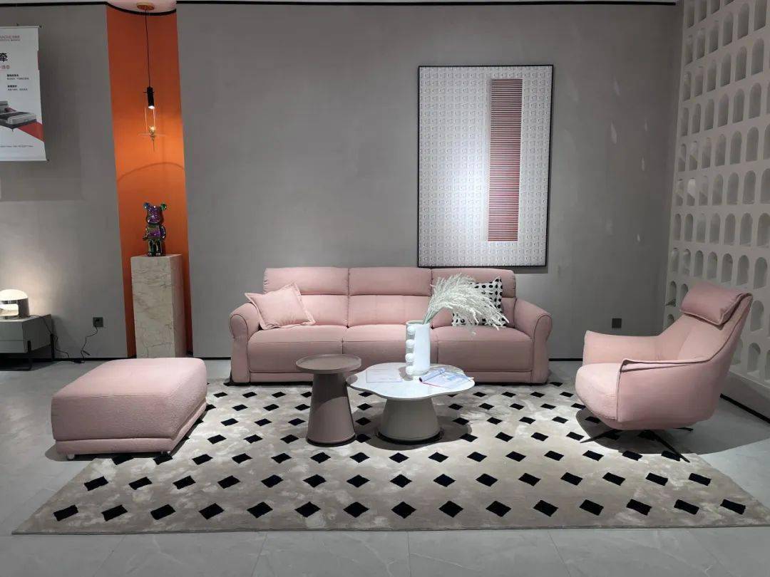 展会直击 | 新锐品牌c位出圈,开展首日爱美家展位人气爆棚!