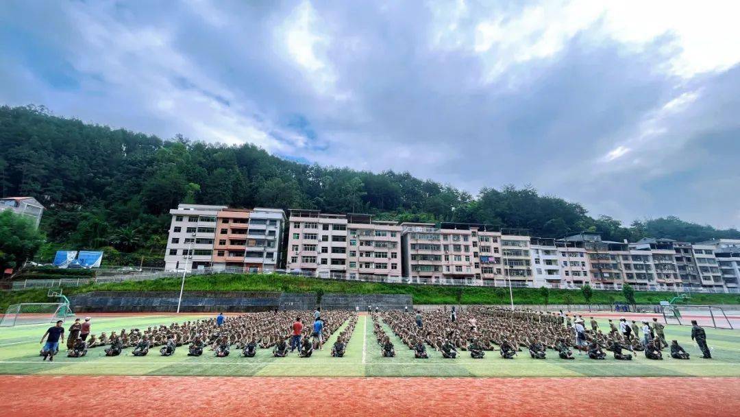 大田县鸿图中学2023年新生军政国防教育活动圆满闭营_军训_青春_风采