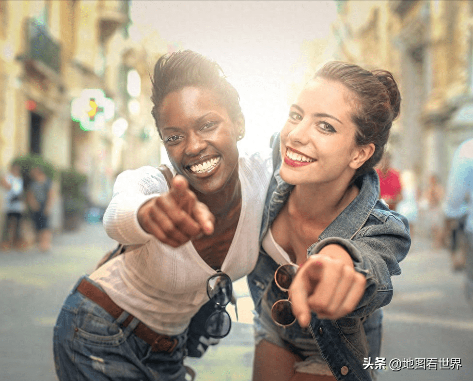 的国家,行政首都为比勒陀利亚(2000年更名为茨瓦内),立法首都为开普敦