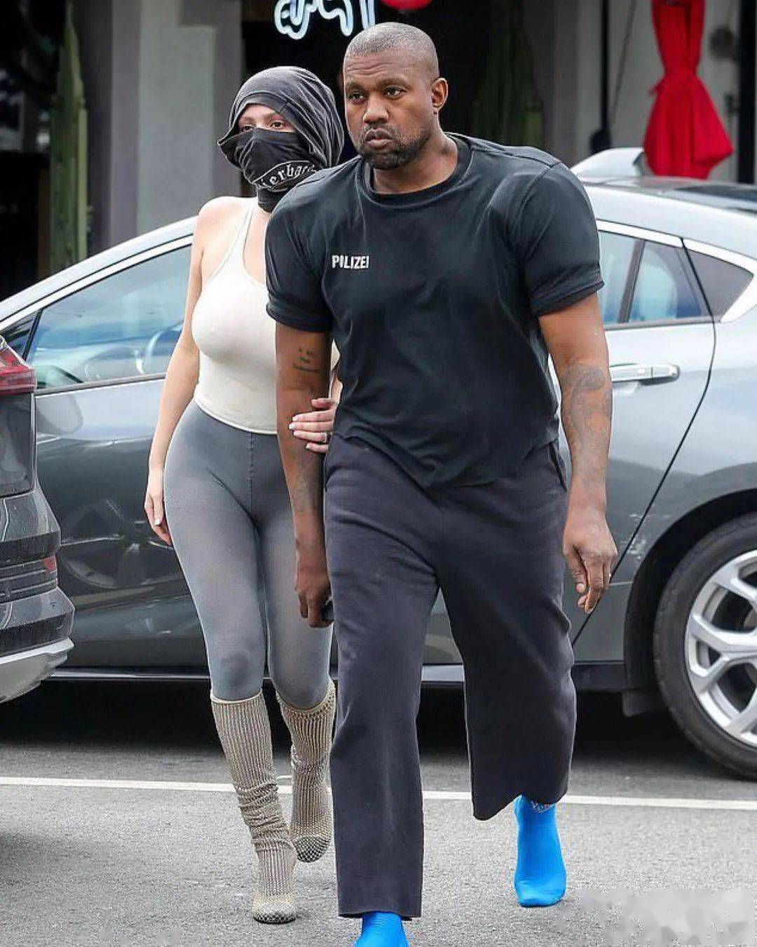 穿的鞋果然是这双!_censori_bianca_袜子