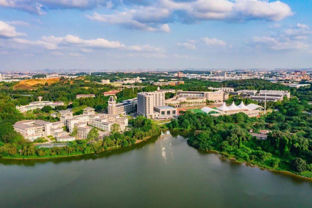 俯瞰校园吧但一定没有你看过东软的天空航拍东软赶紧收藏起来文末领取