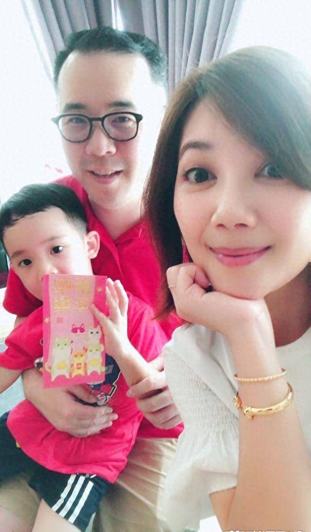 梁静茹穿66万爱马仕超闪，年入5000万，伺候富婆，公婆吃RAW