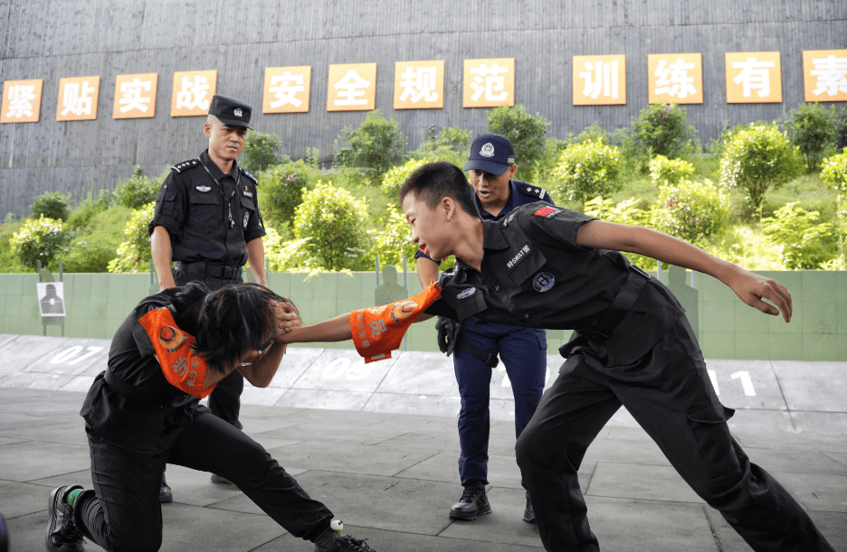 长沙公安"少年警校"开班,102个孩子成小"新警"_高冠扬_培训_训练