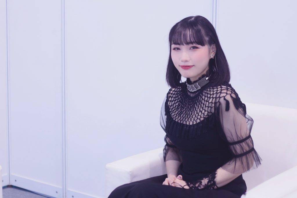 专访日本歌手安月名莉子，曾为《终将成为你》、《不吉波普不笑》、《慎勇》演唱歌曲