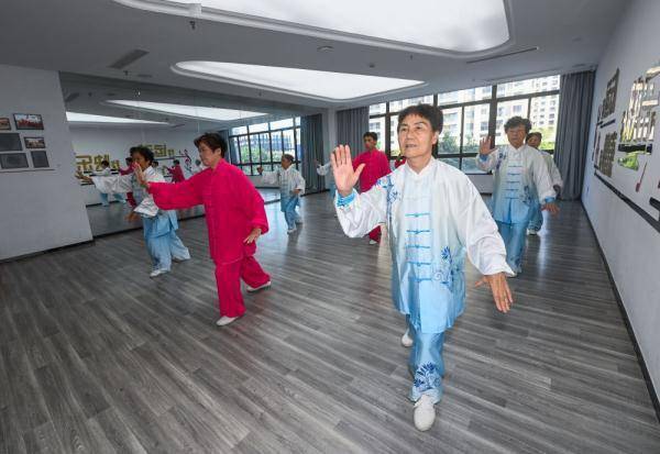 社区多彩活动迎亚运