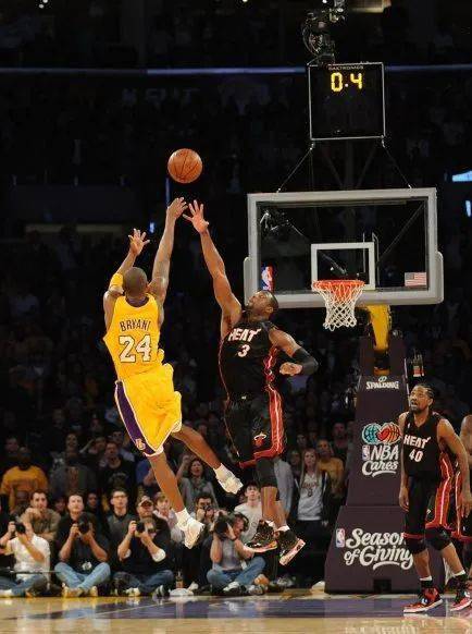 祝科比生日快乐,我们终于迎来了一双久违的「经典球鞋」_比赛_protro