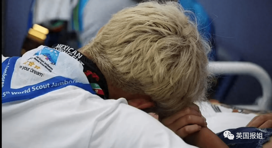 举办童军活动大失败,恶劣环境几千人生病,"绑架"美女爱豆来救场?