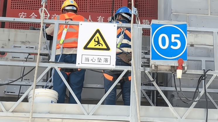 生命线构造简图做法说明★在建筑物顶部利用结构物等设置锦纶安全绳