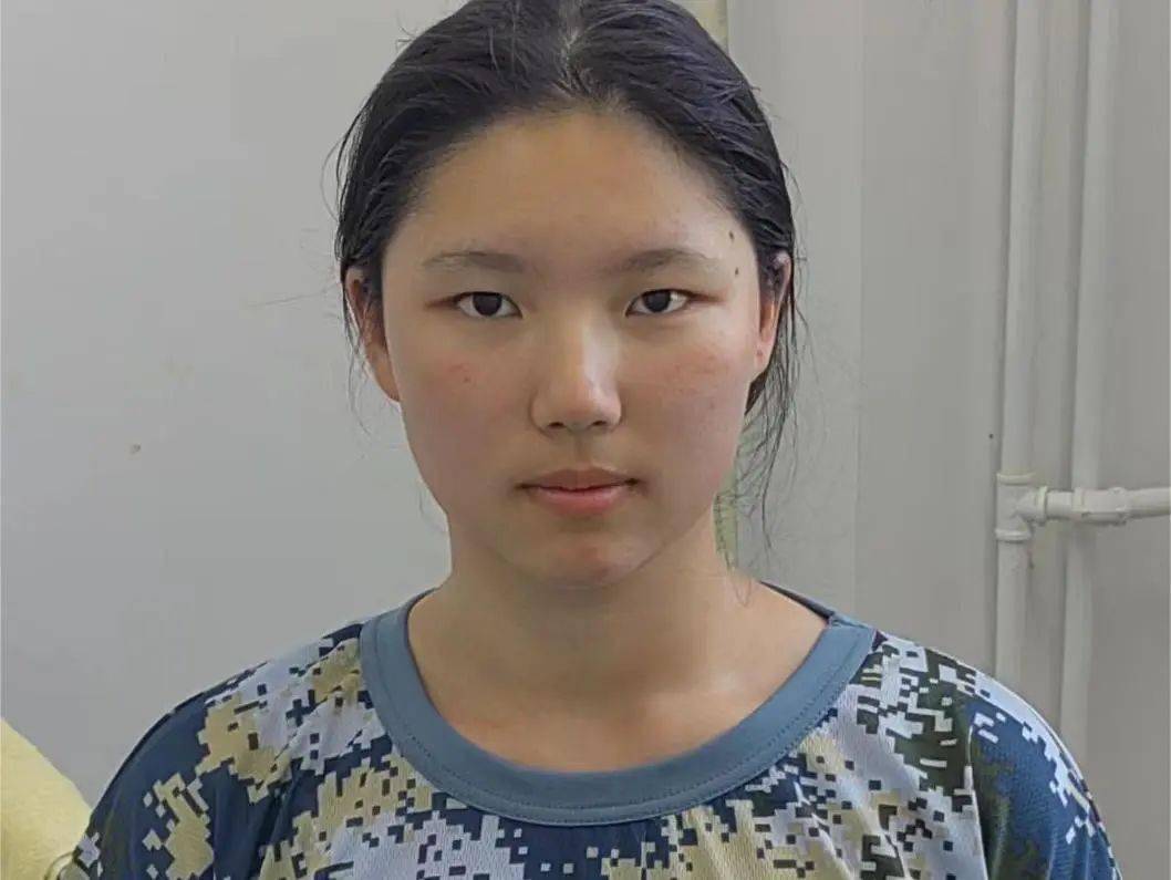 梦高一3排 肖明泽高一3排 刘丁高一2排 郑不言高一2排 李涵祺高一1排