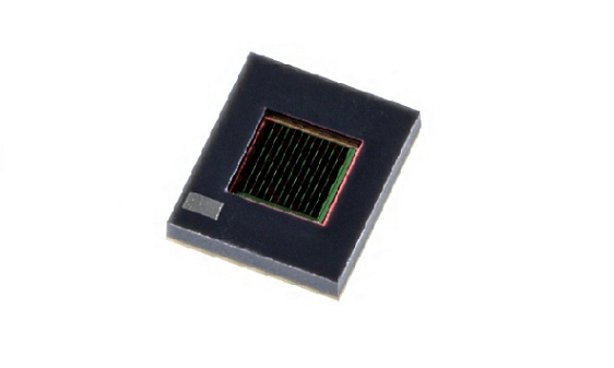 采用cob封装形式的颜色传感器,rgb三种光电二极管放置于同一个芯片上