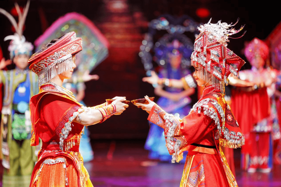 光影编织色彩 绽放民族魅力|恩施民族歌舞大秀《西兰卡普》成功首演