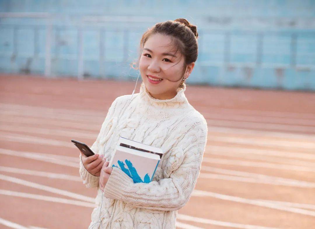 小小朗读者| 徐慧敏:《在山的那边》_王家新_山顶_世界