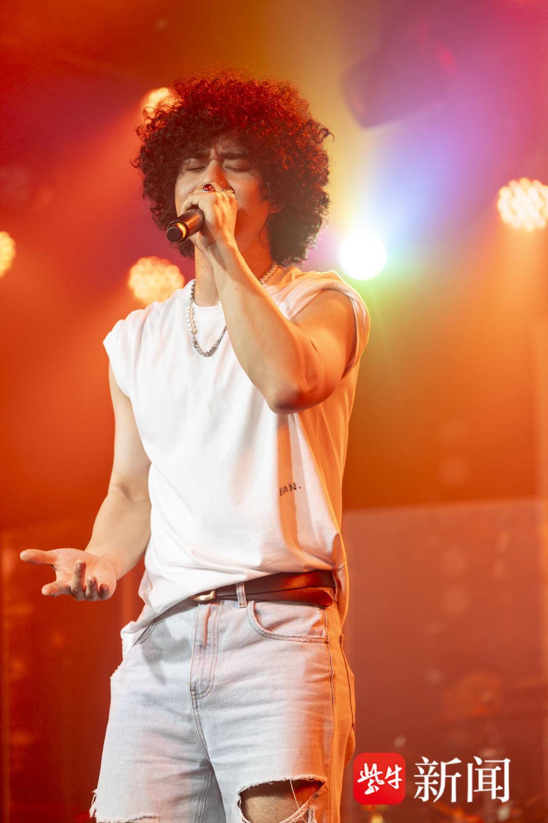 曾比特“穿梭”深圳开唱，谈及前辈李玟难忍伤心_搜狐网