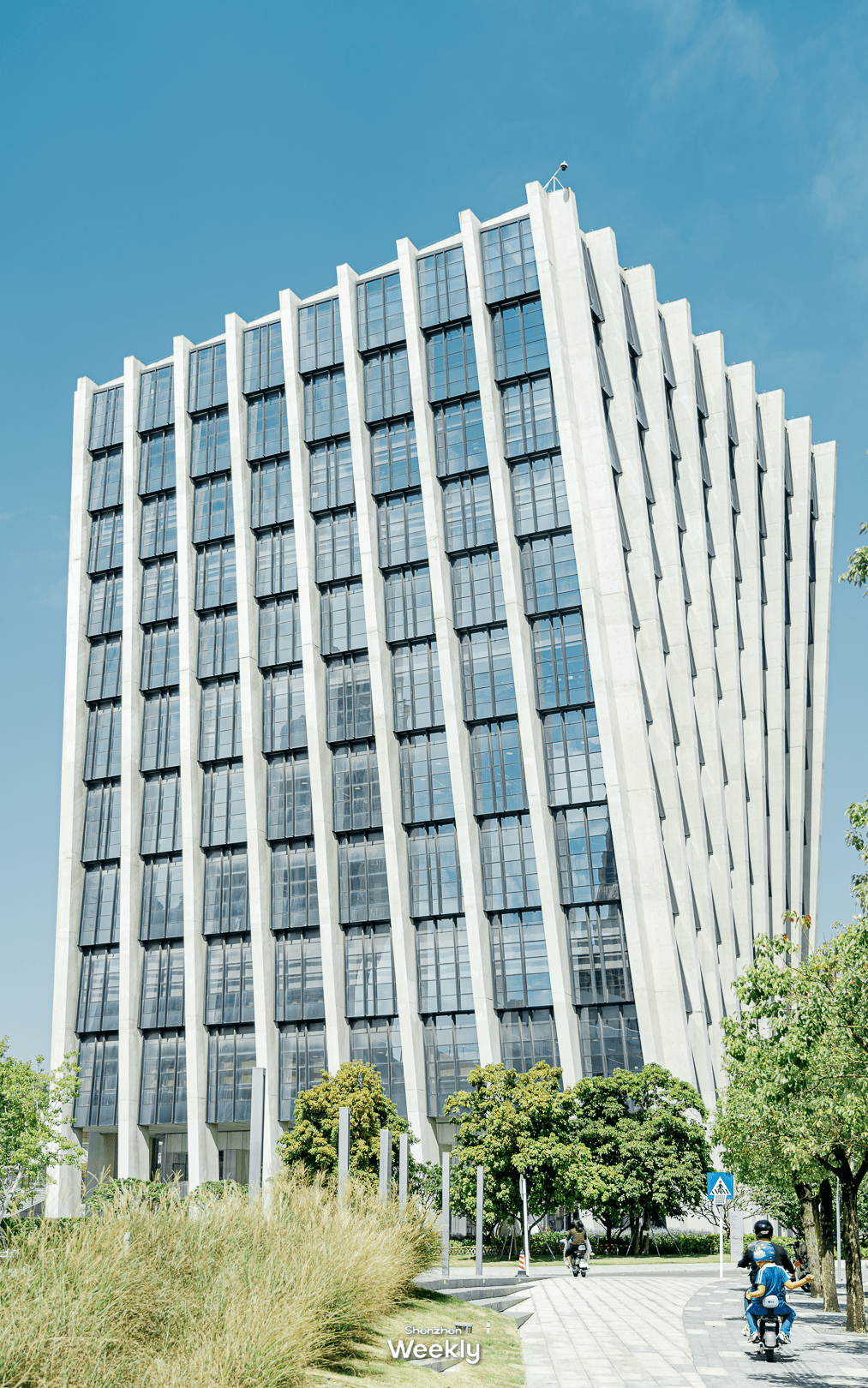 坐在高处看着熟悉的市民中心,上海宾馆,万星璀璨,真的会被美哭