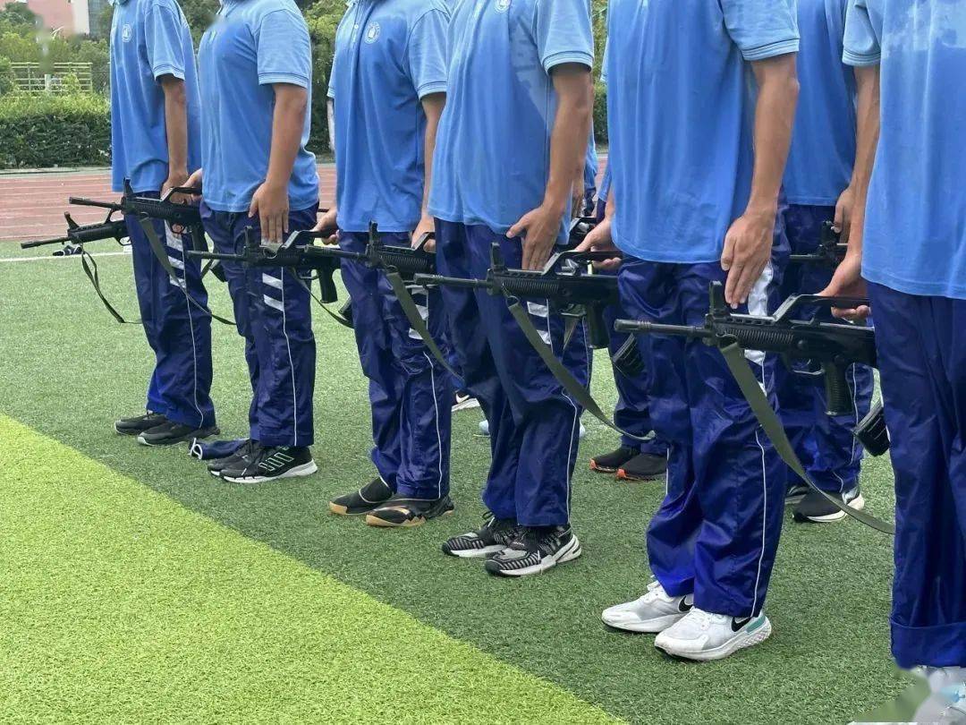 成都名校新生军训大比拼,威武霸气,阳光俊朗在这里!