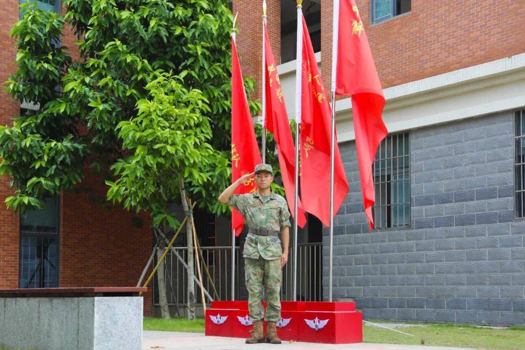 放弃出国留学，考上军校！