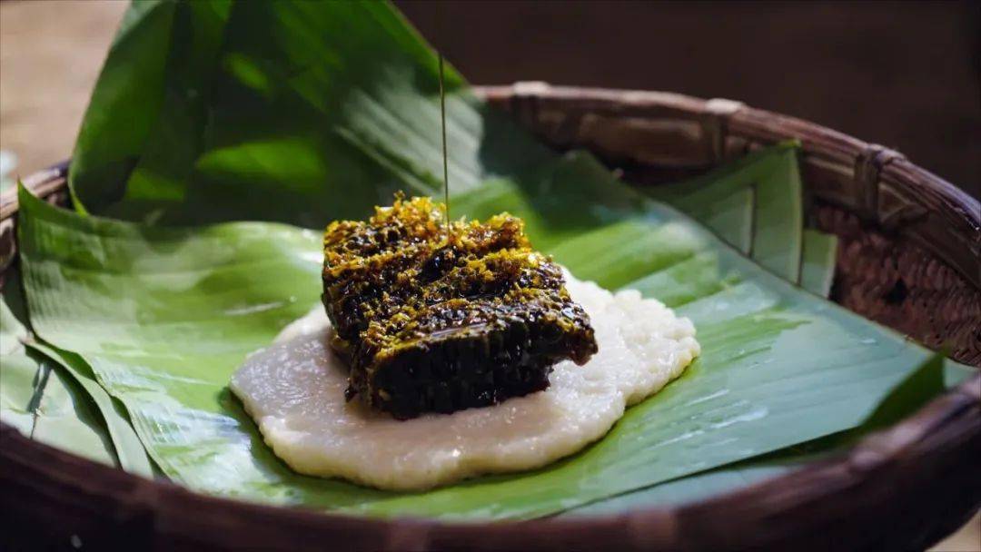 在炭火高温下慢慢融化便大功告成一份春日限定【黑蜜咖啡豆】口感柔和