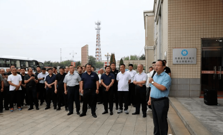 8月26日欢迎仪式上,高唐县副县长任希恒,工信局局长田维鹏等参加活动.