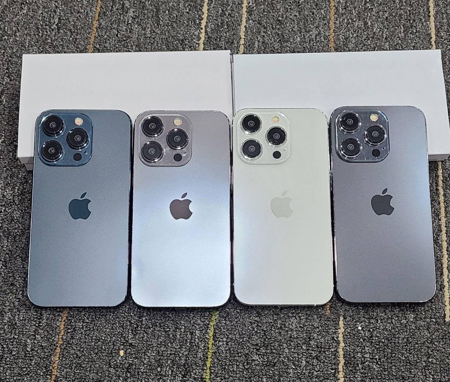 苹果 iPhone 15 和 iPhone 15 Pro 机模展示 新机颜色外观曝光图片 第1张