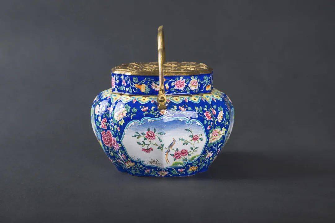 文物撷英·云欣赏——画珐琅三阳开泰图手炉_牡丹_建筑_民间