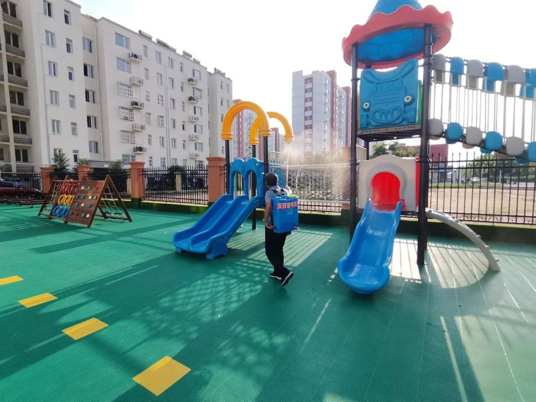 对校园进行消杀▲王庙镇中心中学:对校园进行消杀▲鱼城镇中心中学