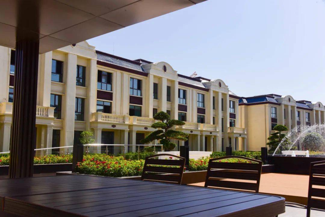 菏泽这栋超豪现房别墅,价格出乎意外._生活_玫瑰园_利保