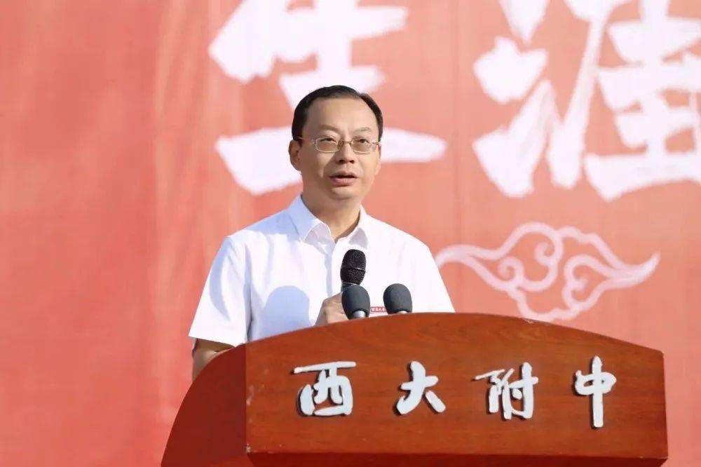 重庆市育才中学党委书记张和松:重庆市育才中学党委书记张和松.