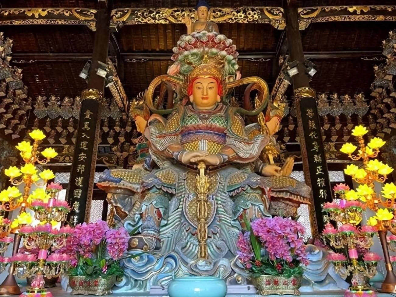 天目山的韦驮菩萨像为何是坐着的?_高峰_故事_临安