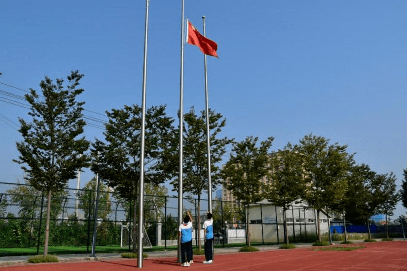 弘扬抗战精神 奋进伟大时代——记莘县甘泉学校抗战胜利纪念日升旗