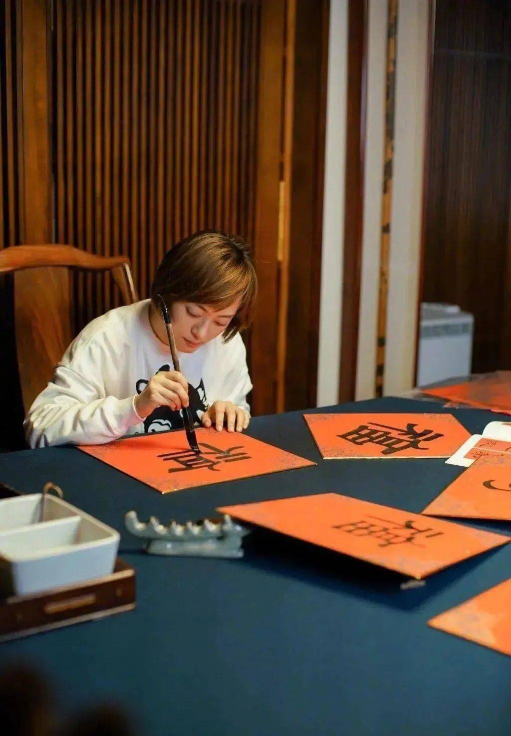 孙俪3年写《心经》100遍,称希望自己一直写下去!_隶书_书法_平台