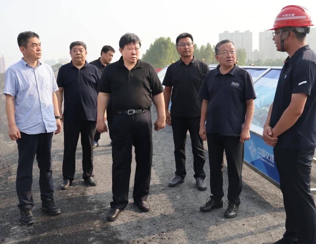 9月3日,市人大常委会主任李雪荣带队督导检查复兴大街市政化改造项目.