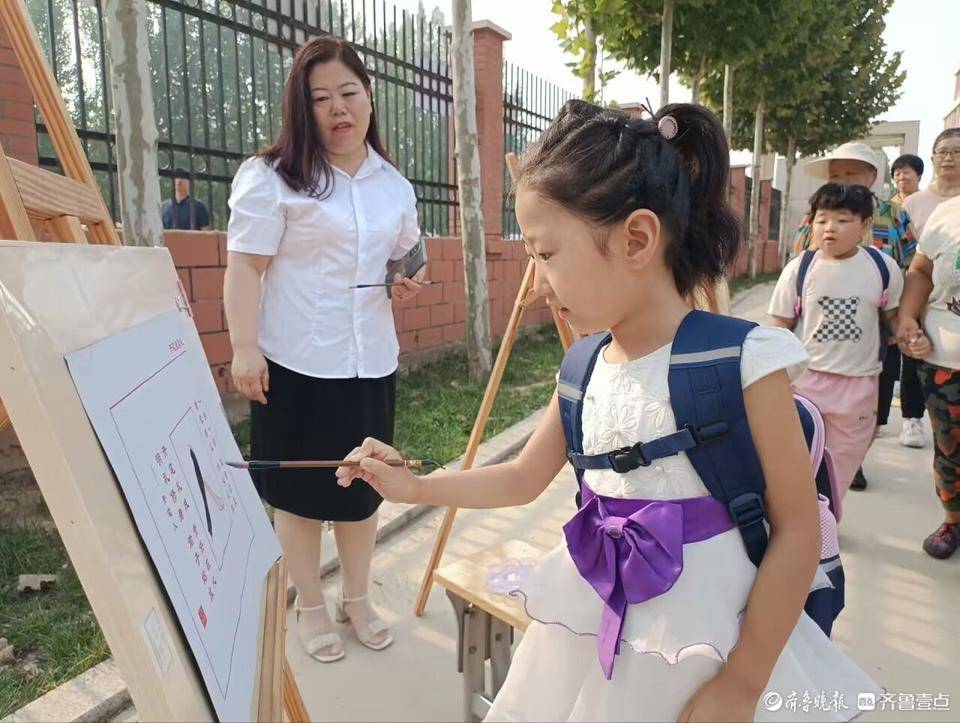 "知礼勤学 立德远航"——香江小学举行一年级入学仪式_家长_新生_寓意