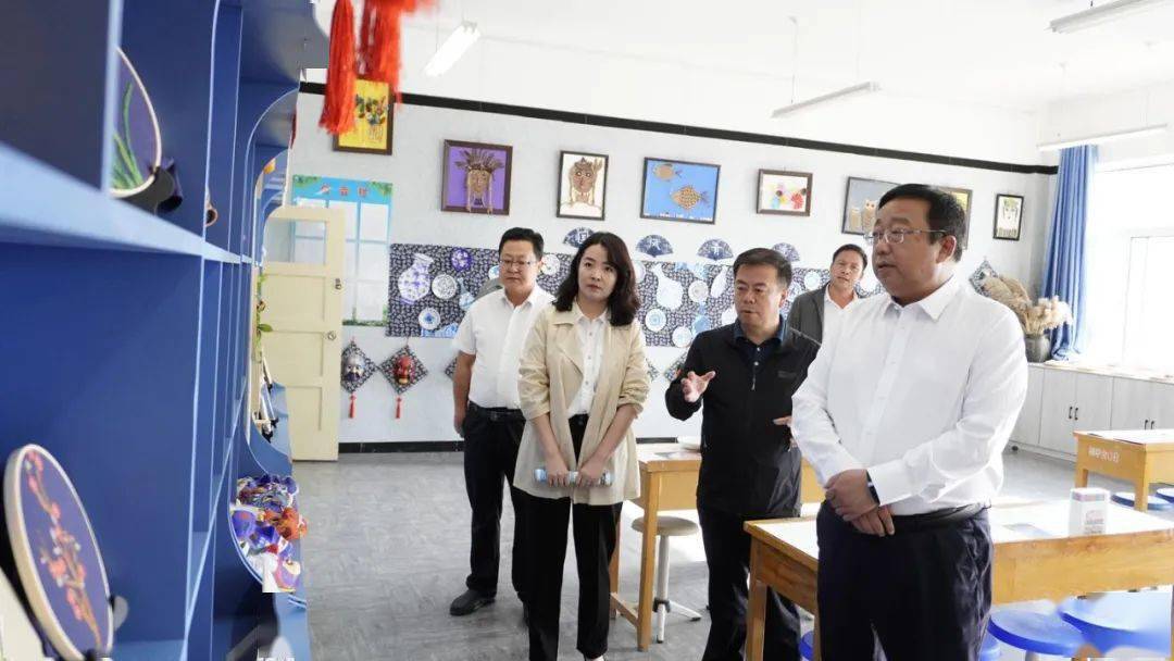 9月1日,县委书记何存鹏深入韩集初级中学,临夏县中学,唐尕中心小学