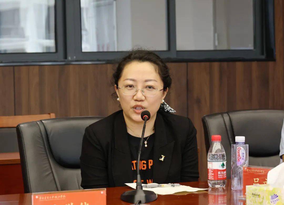 华珠召开新入职博士座谈会_发展_工作_珠江