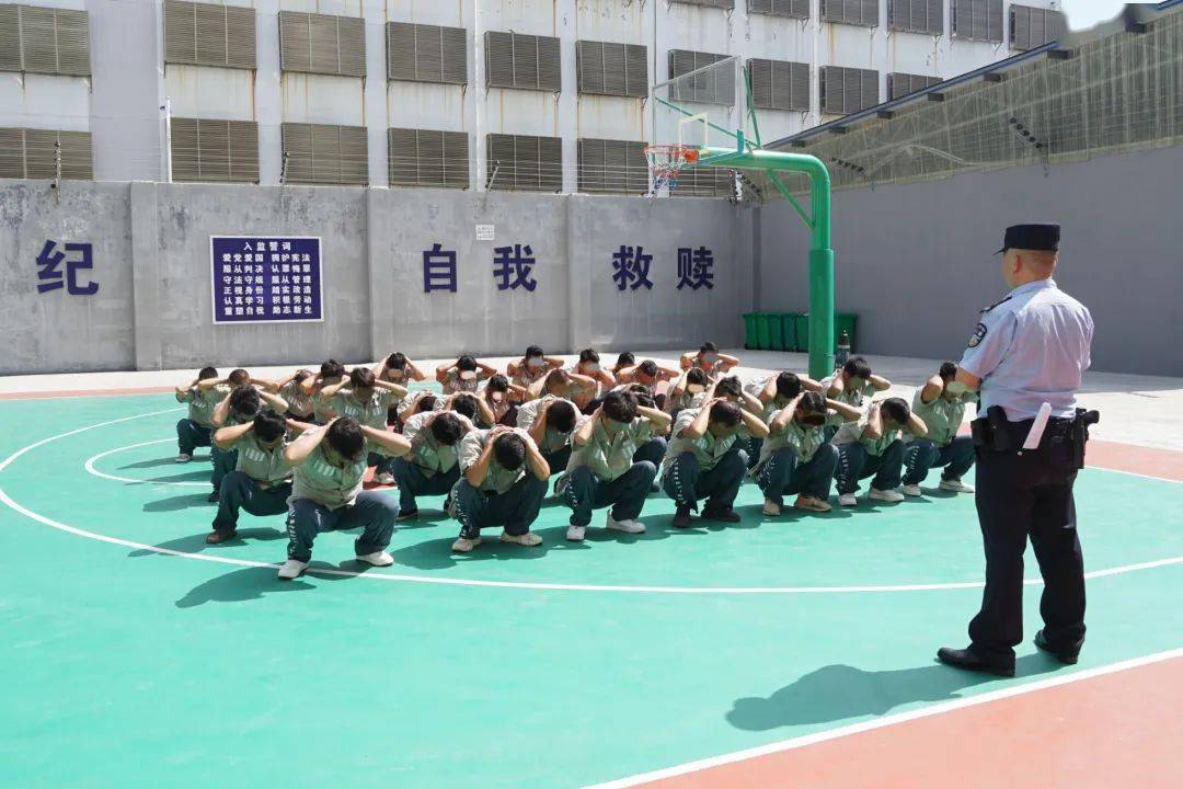 安顺市西秀区社区矫正对象到轿子山监狱开展"入监体验"警示教育