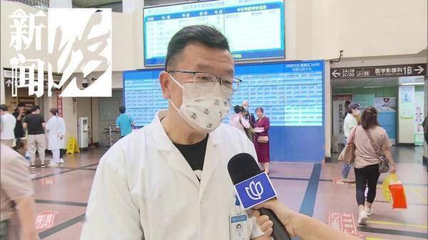 上海这所三甲医院，阿姨爷叔排队就挑这位挂号员：在这挂号，毛病好一半！