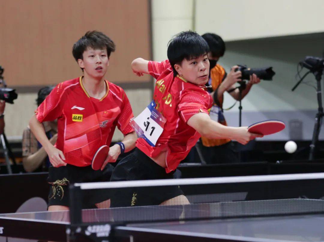 “远迪”横扫张本/早田，梁靖崑/钱天一险胜黄镇廷/杜凯琹 | 亚锦赛单项赛_决赛_王艺迪_vs