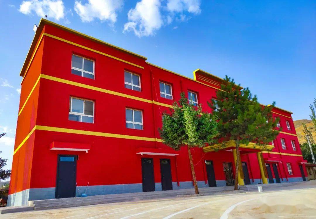 【图/文 陈利强】9月6日上午10时,在庄严的国歌声中,会宁县太平店镇青