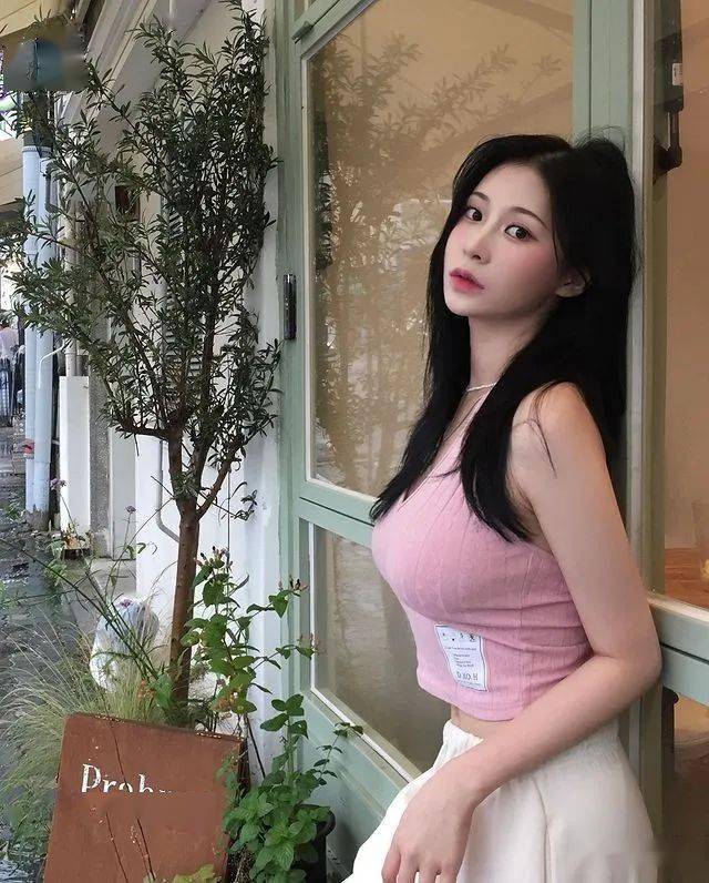 美图|22岁,身高171,75f,她是公认的校花_身材_动态_高达