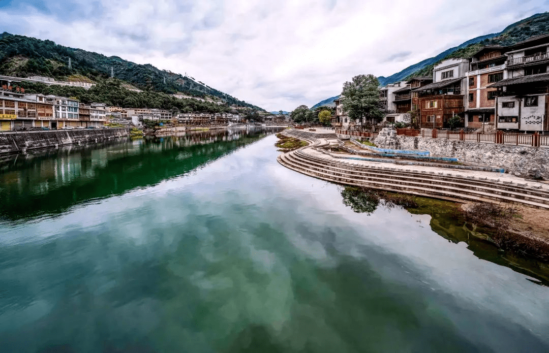 【渝黔合作】去看山,去见水,去小镇邂逅桐梓秋色_古镇_夕阳_落叶