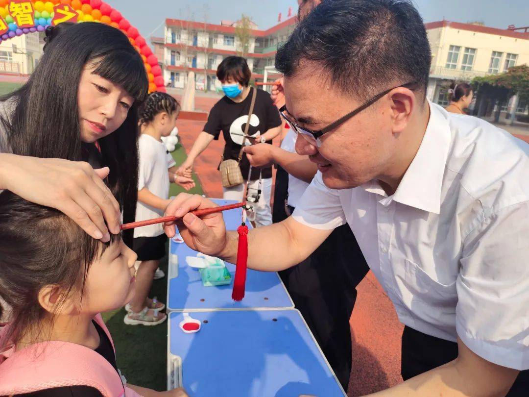开蒙启智 筑梦起航——赵县石塔实验学校举行一年级新生入学仪式_孩子