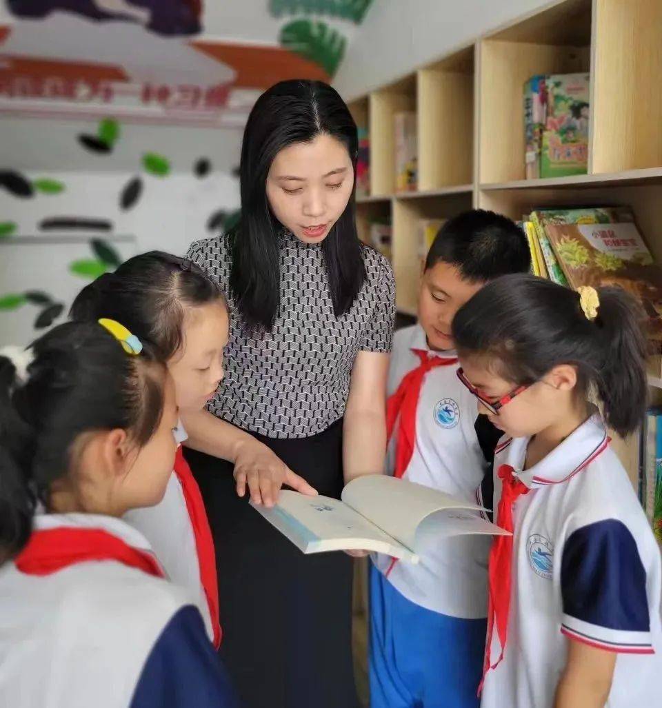 现任教于成县支旗学区张旗小学,中小学一级教师,学区副校长兼小学校长