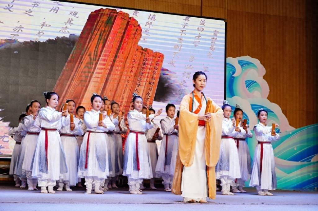 躬耕教坛强国有我,即墨区德馨珑湖学校举行第39个教师节庆祝大会_教育