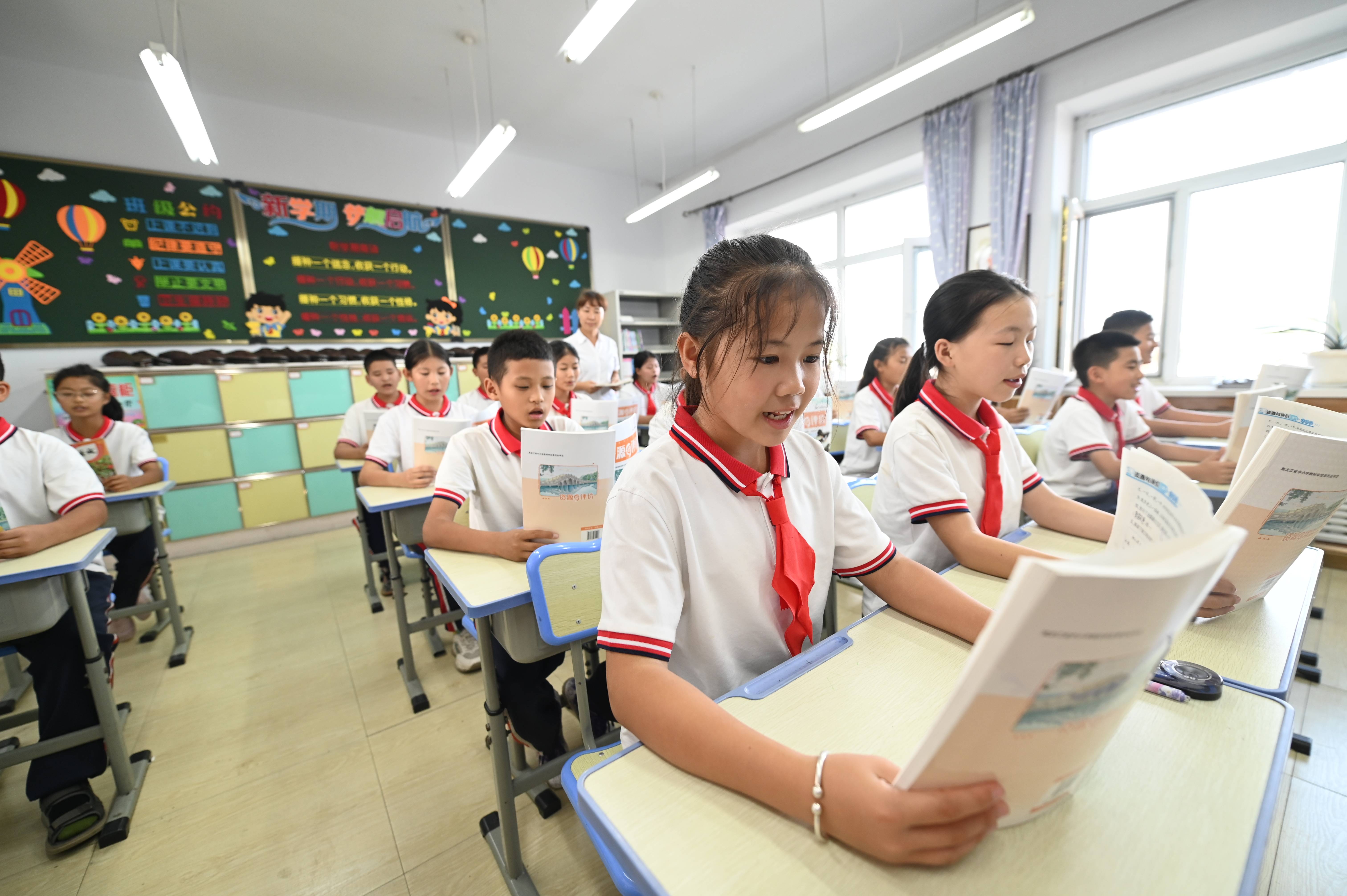 恢复生产 重建家园|读书声在这里如期响起_教室_小学_年级