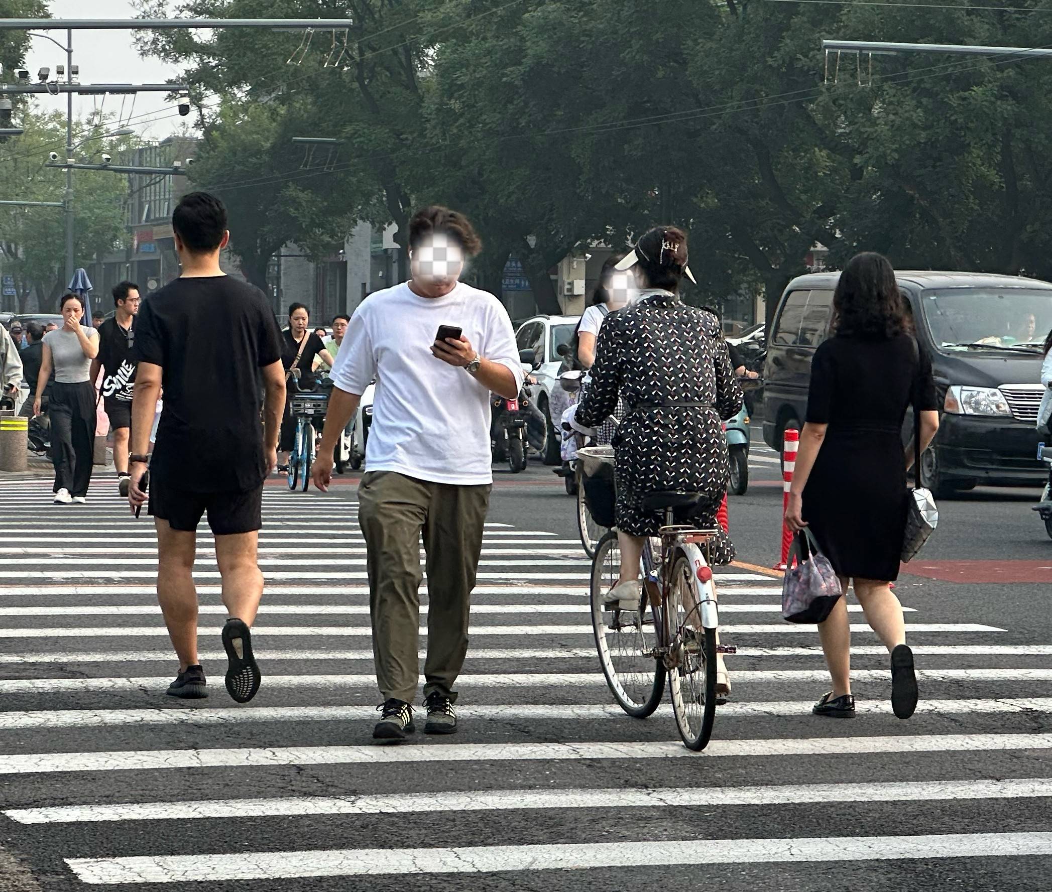 北京街头有多少低头族?