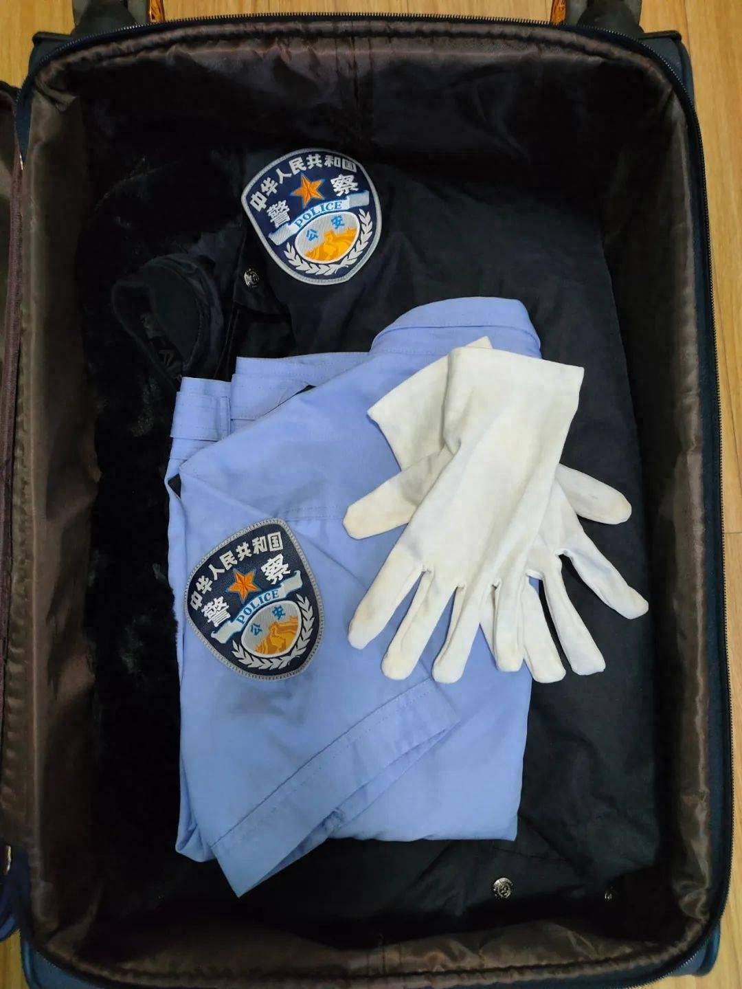 看看警校生的行李箱里都装了啥?_生活_警察学院_运动