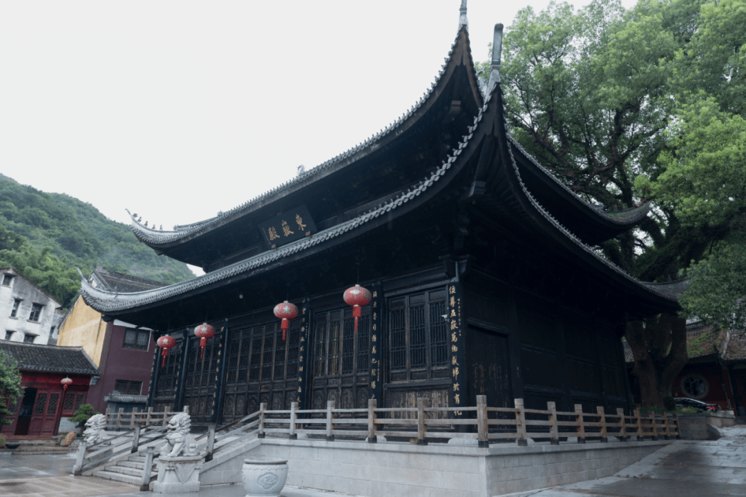 东岳观,又名广福宫,为北宋治平三年(1066)在三皇井遗址上敕建