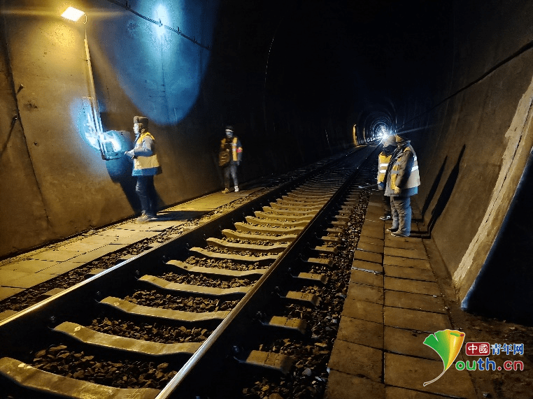 海拔4905米,高原铁路桥隧工秋检忙_检查_作业_进行
